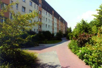 gepflegte 2-Zimmer-Wohnung - Einkaufsmöglichkeiten sowie Bus fußläufig errreichbar