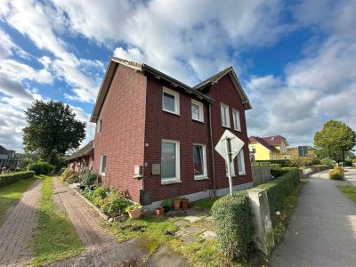 Renovierungsbedürftiges Mehrfamilienhaus in Brande-Hörnerkirchen