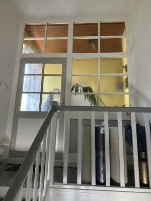 Hilden-West Altbau Dachgeschoss 2 Zimmer hohe Decken