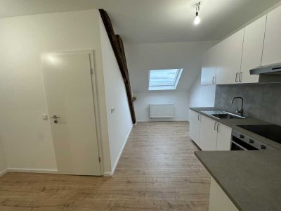 Moderne, kernsanierte 3,5-ZKB Dachgeschosswohnung mit Küche in Bonn-Beuel