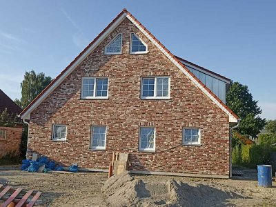 Schöne 5 Zimmer Doppelhaushälfte, Küche, Garten, Stellplätze
