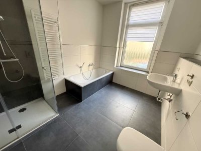 Große 2-Raum-Erdgeschosswohnung im  ruhigen Hinterhaus, mit Tageslichtbad, Gäste-WC !