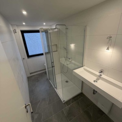 Erstbezug nach Sanierung - 2-Zimmer-Wohnung mit hochwertiger Ausstattung & Tiefgaragenstellplatz