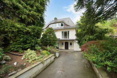 Klassiker! Walmdach-Villa mit Alpenblick in bester Lage
