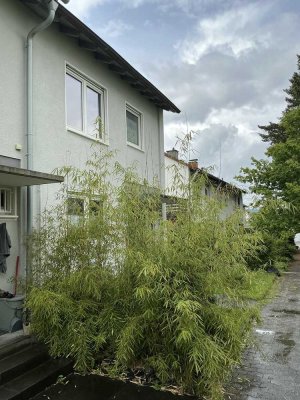 Reihenendhaus in Sonnenberg, Hochwertige Lage, ruhige Wohnatmosphäre, großer Süd-Westgarten !
