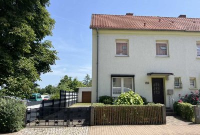 Charmante, kernsanierte Doppelhaushälfte mit großem Garten und Garage in 99867 Gotha