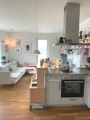 4-Zimmerwohnung im 1. OG mit Balkon und Blick auf das Wasser am Baakenhafen!