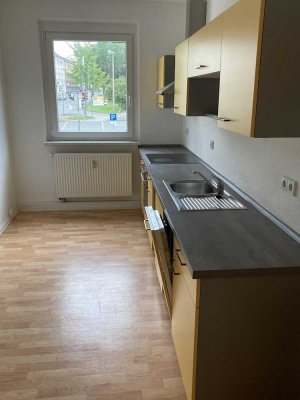 Komfortables Wohnen in bester Lage! 2-Zimmer-Wohnung mit Einbauküche, Wanne und Aufzug zu haben.