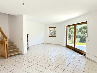 Wohntraum im Dornröschenschlaf – lichtdurchflutetes 3-Zi-Haus mit Garten, EBK, Garage, ca.106m2