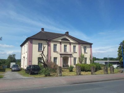 Historisches Herrenhaus im Dornröschenschlaf!