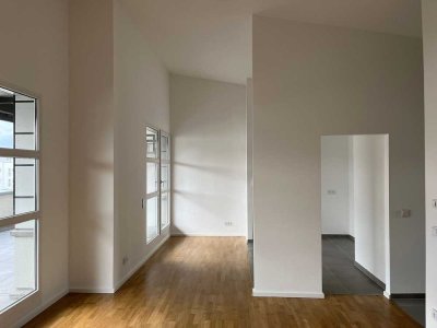Stilvolle 2-Raum-Dachgeschosswohnung mit EBK und großem Balkon in Wiesbaden