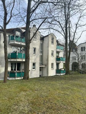 Bezugsfreie 2-Zi Wohnung mit Balkon & Tiefgarage im Grünen