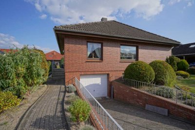 Volksbank Immobilien: Ebenerdig wohnen, bequem parken: Bungalow mit Tiefgarage!