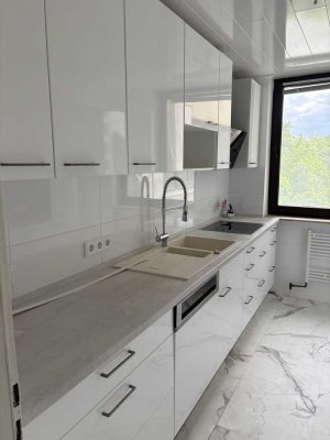 Geschmackvolle 3-Raum-Wohnung mit gehobener Innenausstattung mit Balkon und Einbauküche in Marburg