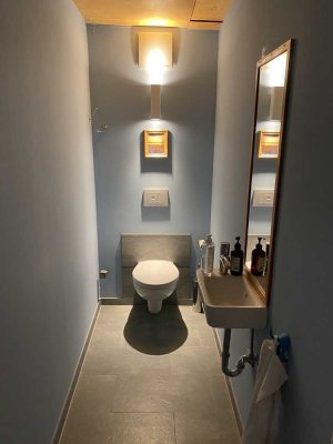 LOFTAMBIENTE MIT DACHTERRASSE, KAMINOFEN, EINBAUKÜCHE & STELLPLATZ !