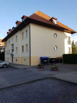 SCHÖNE ERDGESCHOSSWOHNUNG MIT BALKON & STELLPLATZ