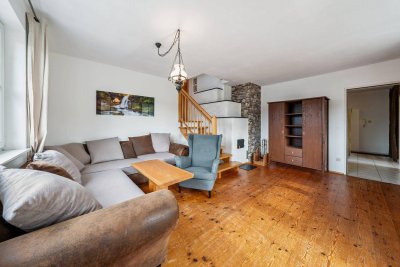 GROSSZÜGIGE 3-ZIMMER-MAISONETTE-WOHNUNG MIT TERRASSE UND 2 STELLPLÄTZEN IN KOPPL