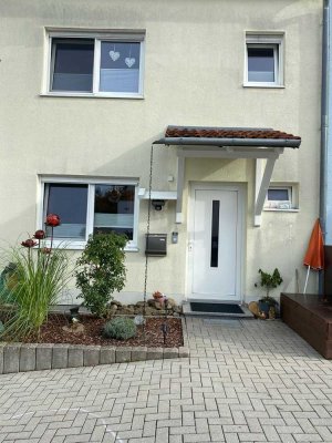 Freundliches 4-Zimmer-Reihenhaus in Weiden in der Oberpfalz- Latscher Straße, Neunkirchen