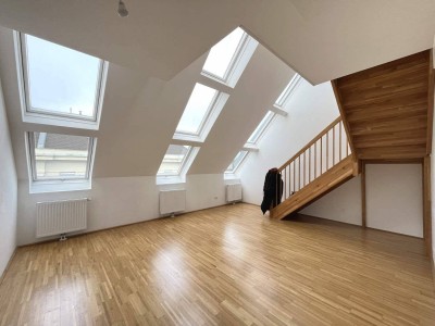 2-Zimmer-Altbaujuwel im ausgebauten Dachgeschoss -
mit Dachterrasse und in TOP LAGE!