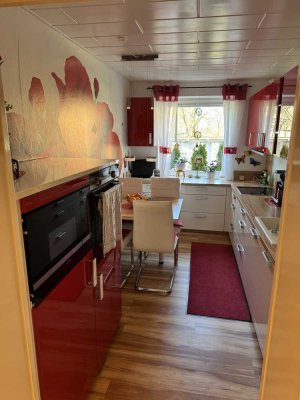 Exklusive, sanierte 2,5-Raum-Hochparterre-Wohnung mit gehobener Innenausstattung in Germering