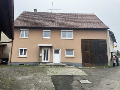 Bewohnbares Bauernhaus , Garten, Scheune und mit praktischer Werkstatt"