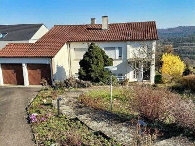 Die Freizeit mit TRAUMAUSBLICK genießen
2- FH mit Terrasse, Balkon und großem Garten