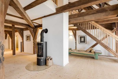 Schloss Weyhern – Stilvolles Wohnen unter historischem Dach: DG Maisonette-Wohnung