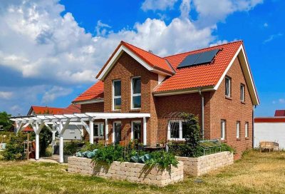 Neuwertiges Einfamilienhaus mit Doppelgarage auf großem Wohnbaugrundstück!