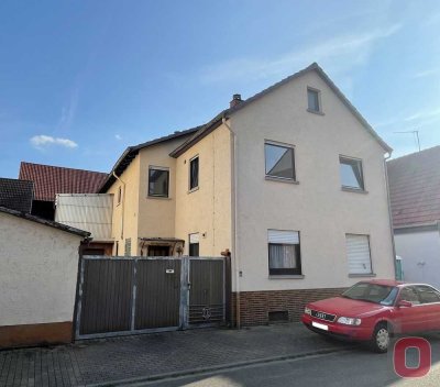 Jetzt investieren - Zentral gelegenes 2-Familienhaus mit Entwicklungspotenzial