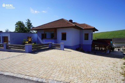 ideal für Pferde und Naturliebhaber - einladendes Einfamilienhaus mit großer Terrasse und Garage