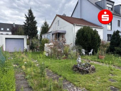 Kleines Reihenendhaus mit großem Grundstück – ideale Basis für Neubebauung