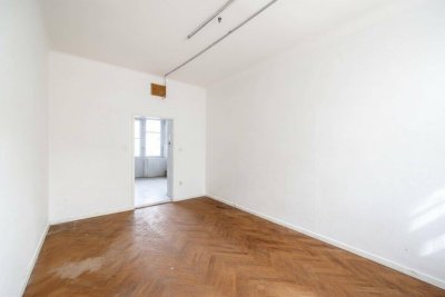Ruhige Hoflage &amp; Gestaltungspotenzial: Altbauwohnung nach Ihren Wünschen!