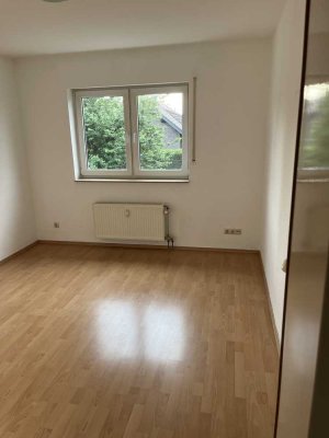 Drei-Zimmer-Wohnung mit Balkon in ruhiger Wohnlage - bezugsfertig