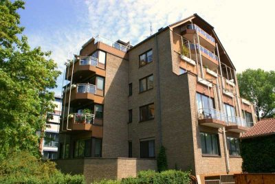 Köln- Lindenthal direkt am Stadtwald - 2-Zimmerwohnung mit Westbalkon,Aufzug, Tiefgaragenstellplatz