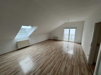 3‑Zimmer Dachgeschosswohnung mit Balkon in Würzburg-Oberdürrbach