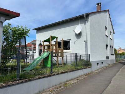 Freundliches Haus mit 5 Zimmern in 76889 Kapsweyer, ruhige Lage im Ortskern, wenig Durchgangsverkehr