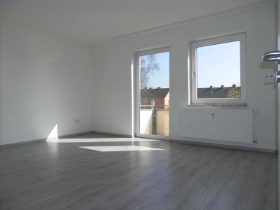 Verfügbar ab 12.2025! Familienfreundliche, moderne 4-Zimmer-Erdgeschosswohnung mit Balkon & Garten
