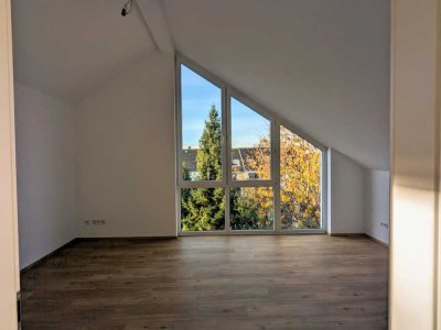 Freundliche, neuwertige 2-Zimmer-Dachgeschosswohnung