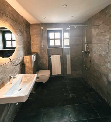 Hochwertig renovierte 4-Zimmer Wohnung