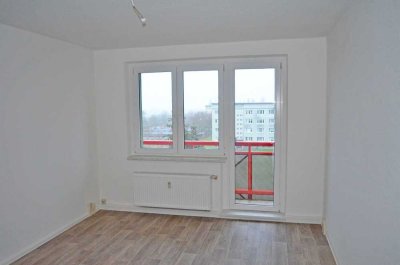 sanierte 3-Raum-Wohnung mit Badewanne und Balkon! Bezug ab 01.09.2025 möglich!