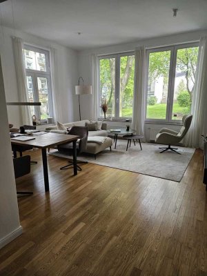 Großzügige 2,5-Zimmer -Altbauwohnung in sehr ruhiger Lage