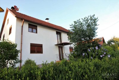 Charmantes Einfamilienhaus mit Potenzial - Umfangreich saniert , Nähe Bruckberg