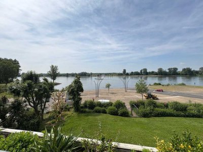 Maisonettewohnung mit Balkon direkt am Rhein