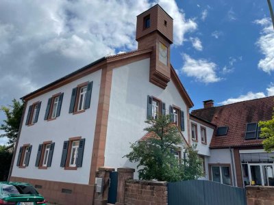 Freundliche 3-Zimmer-Wohnung mit gehobener Innenausstattung mit Balkon und Einbauküche in Schopp