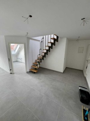 Sanierte DG Wohnung 77qm inkl. Klimaanlage / Keller und Waschraum - 2 Stellplätze