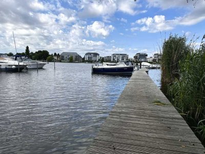 KAPITALANLAGE - Gut geschnittene, helle 3,5 Zimmern mit großer Terrasse und Wasserzugang