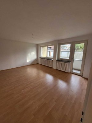 Helle 3-Zimmer Wohnung im EG mit Balkon
