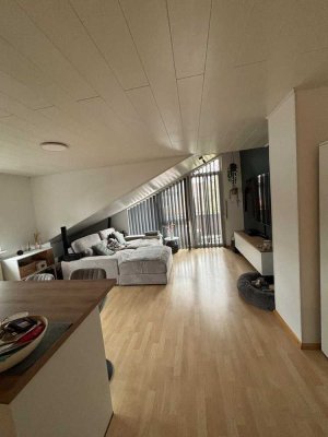 Dachgeschosswohnung in ruhiger Waldrandlage – 92 m² mit Balkon