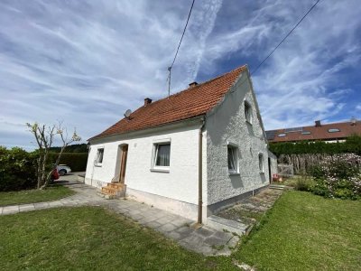 Stark sanierungsbedürftiges Einfamilienhaus mit Potenzial in Schiltberg