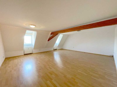 Ihr neues Zuhause: Kernsanierte 4-Zimmer-Dachgeschosswohnung